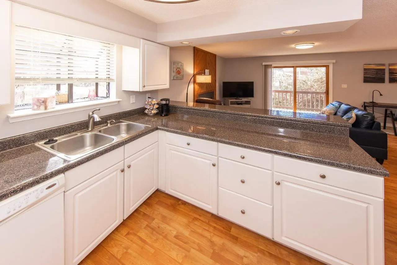Semesterbostad Shore Breakaway Condo - Monthly Rental - Chic Virginia Beach