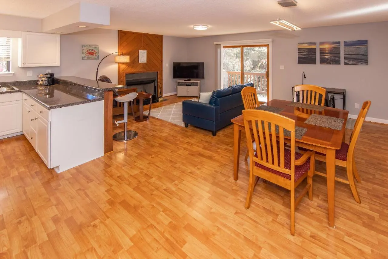Semesterbostad Shore Breakaway Condo - Monthly Rental - Chic Virginia Beach