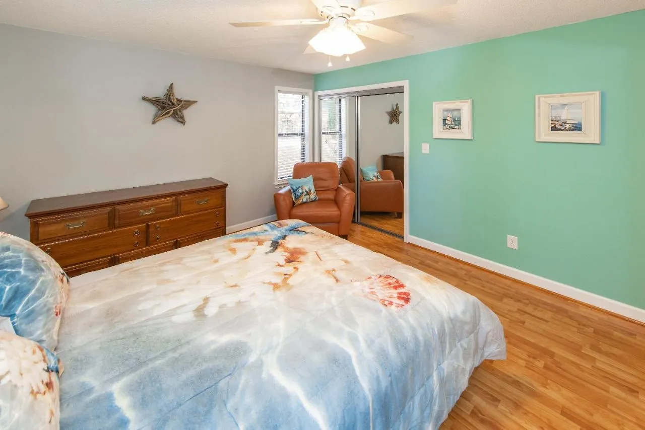 Shore Breakaway Condo - Monthly Rental - Chic Virginia Beach USA