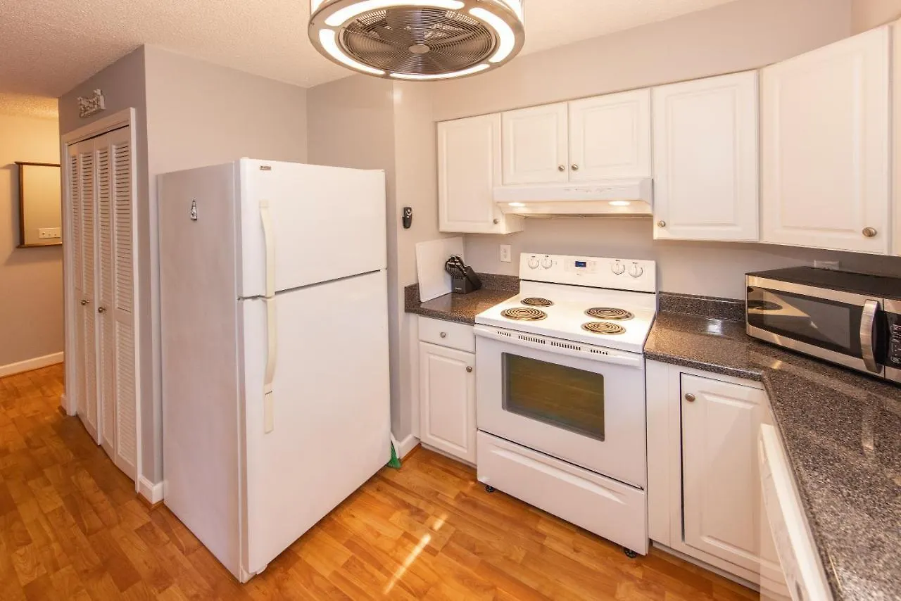 Semesterbostad Shore Breakaway Condo - Monthly Rental - Chic Virginia Beach USA
