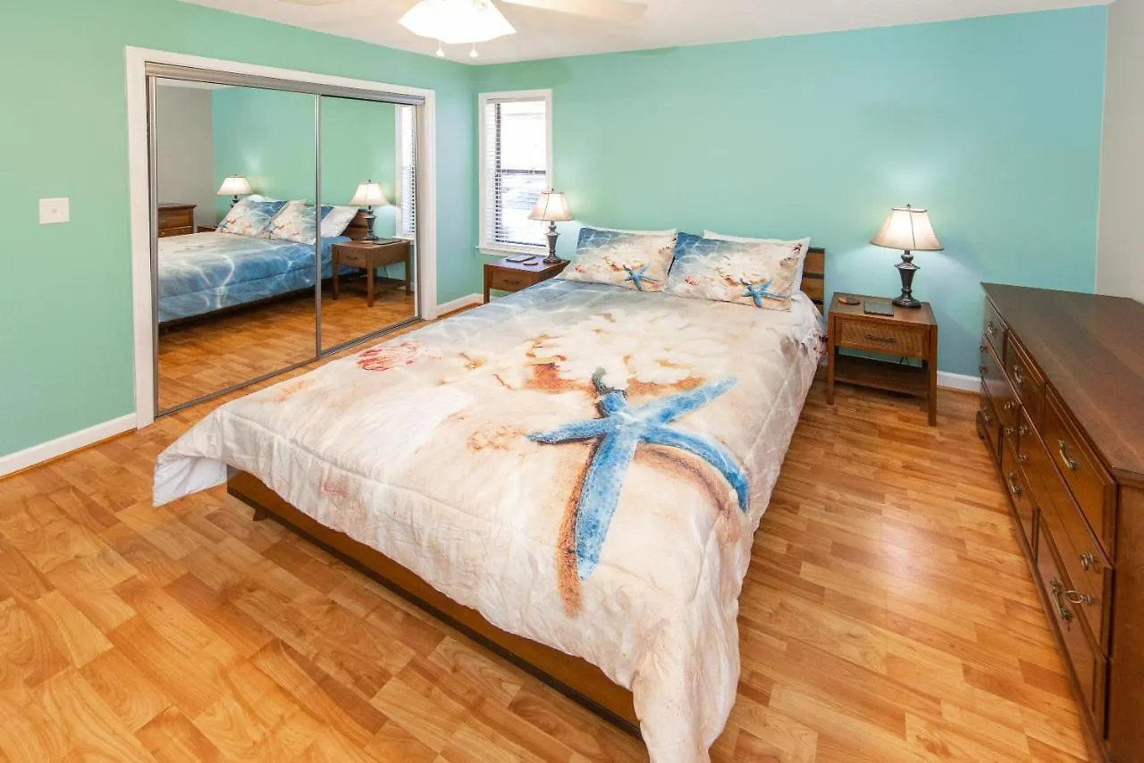 Shore Breakaway Condo - Monthly Rental - Chic Virginia Beach 0*,