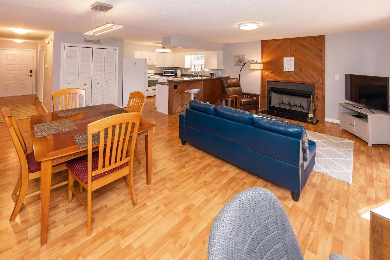 Shore Breakaway Condo - Monthly Rental - Chic Virginia Beach 0*,